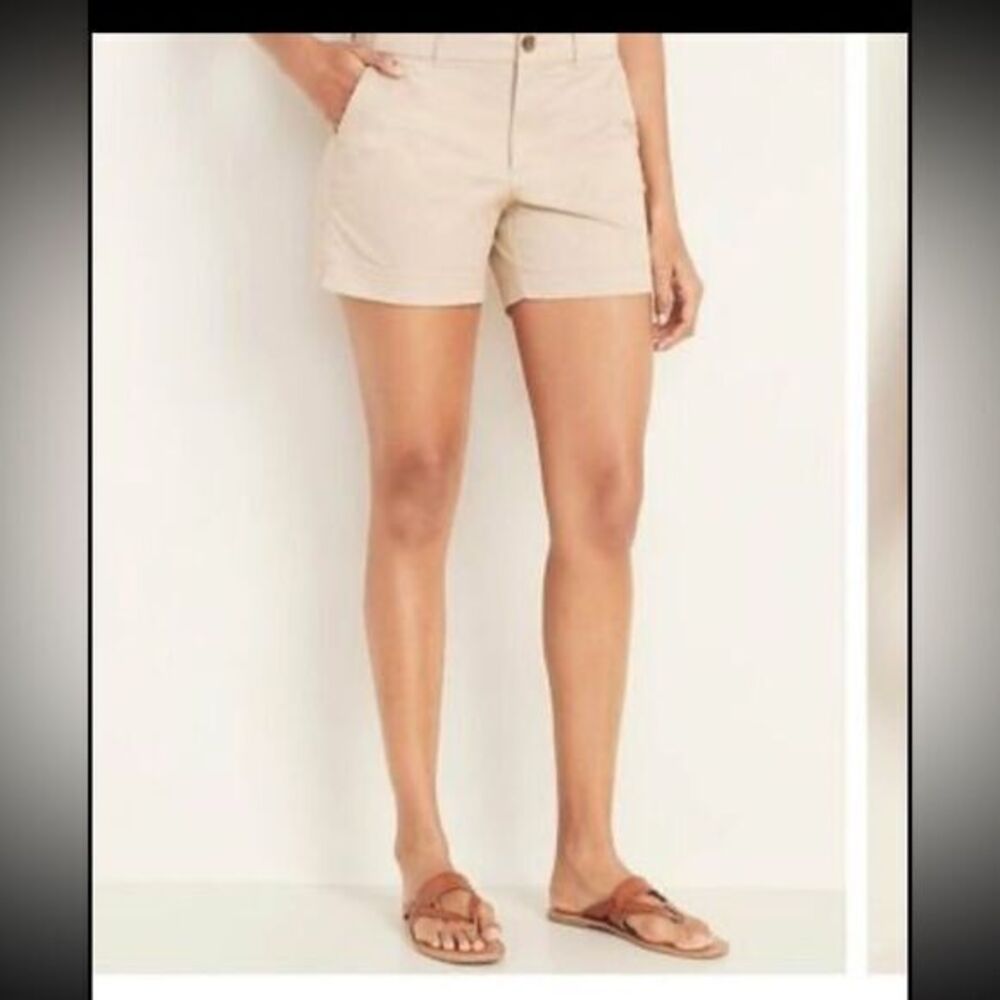 NEW- Old Navy mid rise khaki shorts‎ size 10 brand new in package